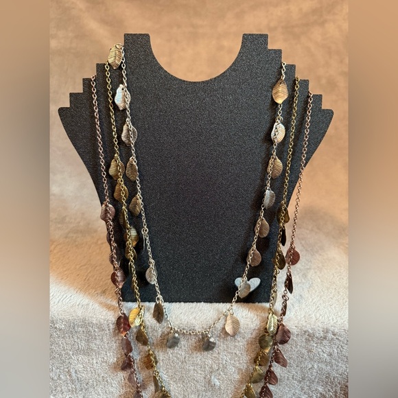 🩶💛Elegant Tritone Multilayer Leaf Necklace🩶💛/EUC - Picture 3 of 7